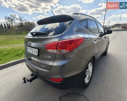 Серый Хендай их35, объемом двигателя 2 л и пробегом 187 тыс. км за 12900 $, фото 5 на Automoto.ua