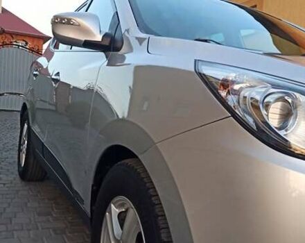 Серый Хендай их35, объемом двигателя 2 л и пробегом 248 тыс. км за 13200 $, фото 2 на Automoto.ua