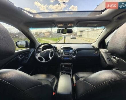 Серый Хендай их35, объемом двигателя 2 л и пробегом 187 тыс. км за 12900 $, фото 22 на Automoto.ua