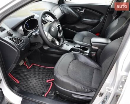 Серый Хендай их35, объемом двигателя 2 л и пробегом 267 тыс. км за 8999 $, фото 16 на Automoto.ua