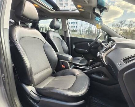 Серый Хендай их35, объемом двигателя 2 л и пробегом 187 тыс. км за 12900 $, фото 17 на Automoto.ua