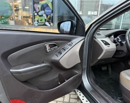 Сірий Хендай іх35, об'ємом двигуна 2 л та пробігом 186 тис. км за 11900 $, фото 11 на Automoto.ua