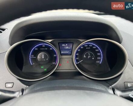 Серый Хендай их35, объемом двигателя 2 л и пробегом 200 тыс. км за 12900 $, фото 58 на Automoto.ua