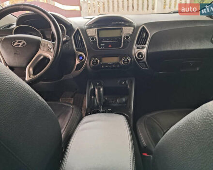 Серый Хендай их35, объемом двигателя 2 л и пробегом 117 тыс. км за 12500 $, фото 3 на Automoto.ua