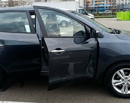 Серый Хендай их35, объемом двигателя 2 л и пробегом 238 тыс. км за 10000 $, фото 6 на Automoto.ua