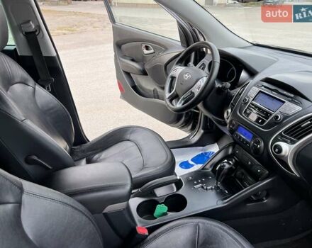 Серый Хендай их35, объемом двигателя 2 л и пробегом 200 тыс. км за 12900 $, фото 69 на Automoto.ua