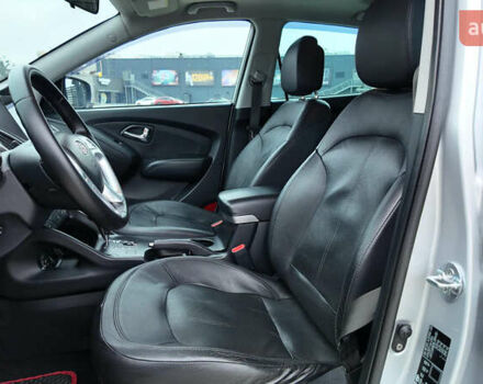 Серый Хендай их35, объемом двигателя 2 л и пробегом 174 тыс. км за 13990 $, фото 17 на Automoto.ua