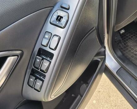 Серый Хендай их35, объемом двигателя 2 л и пробегом 187 тыс. км за 12900 $, фото 29 на Automoto.ua