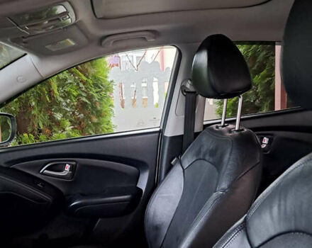 Серый Хендай их35, объемом двигателя 2 л и пробегом 117 тыс. км за 12500 $, фото 7 на Automoto.ua