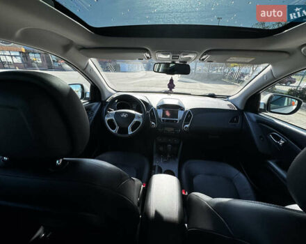 Серый Хендай их35, объемом двигателя 2 л и пробегом 229 тыс. км за 13500 $, фото 17 на Automoto.ua