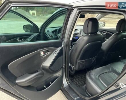 Серый Хендай их35, объемом двигателя 2 л и пробегом 200 тыс. км за 12900 $, фото 80 на Automoto.ua