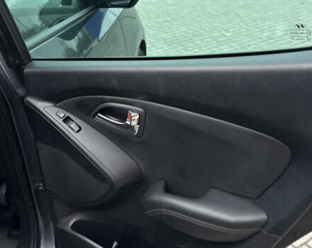 Серый Хендай их35, объемом двигателя 2 л и пробегом 245 тыс. км за 13500 $, фото 37 на Automoto.ua