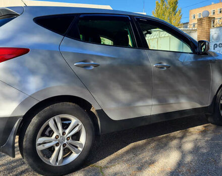 Серый Хендай их35, объемом двигателя 2 л и пробегом 264 тыс. км за 11700 $, фото 23 на Automoto.ua