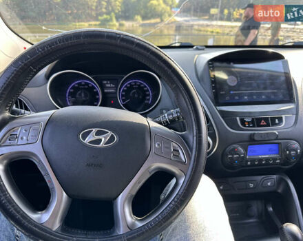 Серый Хендай их35, объемом двигателя 2 л и пробегом 224 тыс. км за 12500 $, фото 12 на Automoto.ua