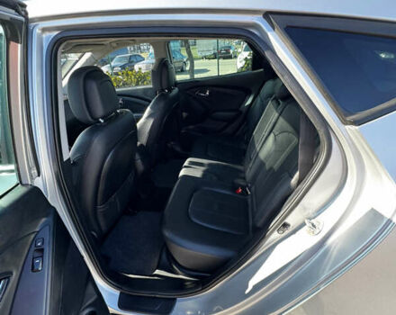 Серый Хендай их35, объемом двигателя 2 л и пробегом 229 тыс. км за 13500 $, фото 13 на Automoto.ua