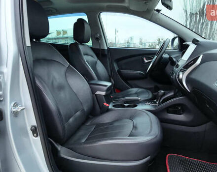 Серый Хендай их35, объемом двигателя 2 л и пробегом 174 тыс. км за 13990 $, фото 14 на Automoto.ua