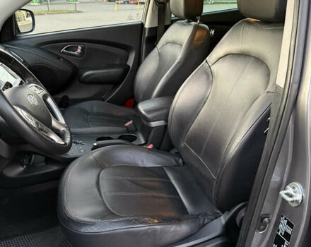 Сірий Хендай іх35, об'ємом двигуна 2 л та пробігом 262 тис. км за 13400 $, фото 21 на Automoto.ua