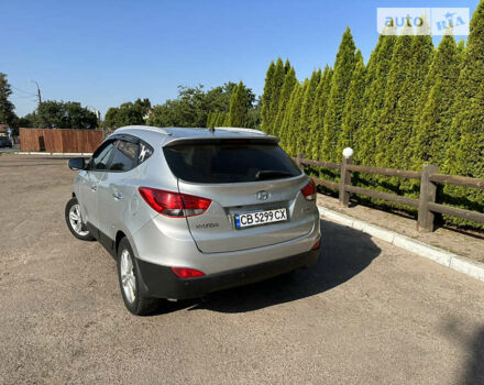 Серый Хендай их35, объемом двигателя 2 л и пробегом 224 тыс. км за 12500 $, фото 5 на Automoto.ua