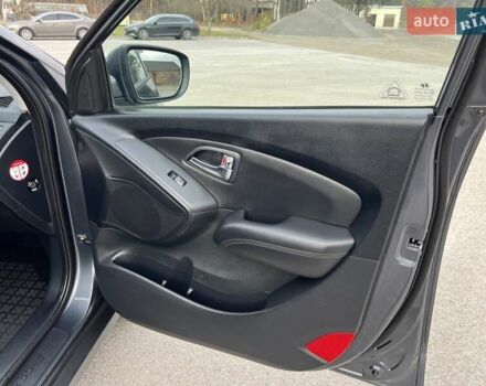 Серый Хендай их35, объемом двигателя 2 л и пробегом 200 тыс. км за 12900 $, фото 67 на Automoto.ua