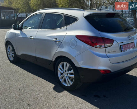 Серый Хендай их35, объемом двигателя 2 л и пробегом 229 тыс. км за 13500 $, фото 3 на Automoto.ua