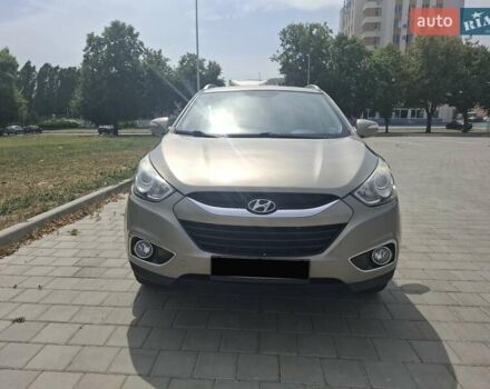 Серый Хендай их35, объемом двигателя 2 л и пробегом 193 тыс. км за 10999 $, фото 7 на Automoto.ua