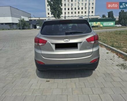 Серый Хендай их35, объемом двигателя 2 л и пробегом 193 тыс. км за 10999 $, фото 3 на Automoto.ua