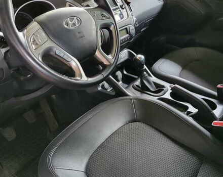 Серый Хендай их35, объемом двигателя 2 л и пробегом 264 тыс. км за 11700 $, фото 25 на Automoto.ua
