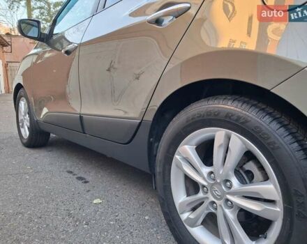 Серый Хендай их35, объемом двигателя 2 л и пробегом 101 тыс. км за 12700 $, фото 12 на Automoto.ua