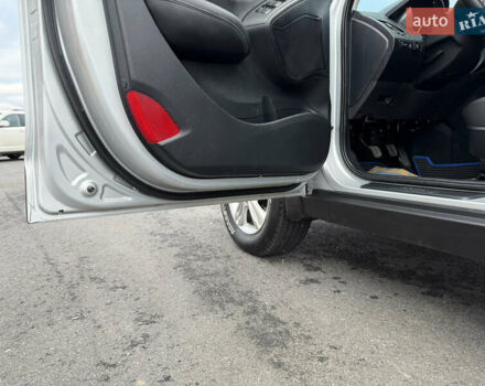 Сірий Хендай іх35, об'ємом двигуна 2 л та пробігом 132 тис. км за 11999 $, фото 21 на Automoto.ua