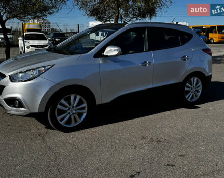 Серый Хендай их35, объемом двигателя 2 л и пробегом 229 тыс. км за 13500 $, фото 2 на Automoto.ua