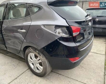 Серый Хендай их35, объемом двигателя 2 л и пробегом 90 тыс. км за 8000 $, фото 4 на Automoto.ua