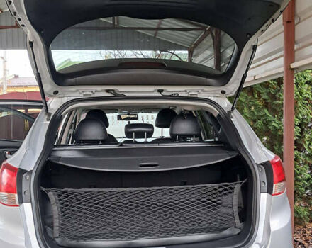 Серый Хендай их35, объемом двигателя 2 л и пробегом 117 тыс. км за 12500 $, фото 10 на Automoto.ua