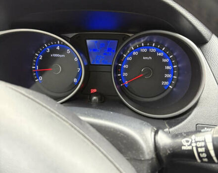 Сірий Хендай іх35, об'ємом двигуна 2 л та пробігом 237 тис. км за 12200 $, фото 7 на Automoto.ua