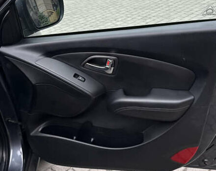 Серый Хендай их35, объемом двигателя 2 л и пробегом 245 тыс. км за 13500 $, фото 42 на Automoto.ua