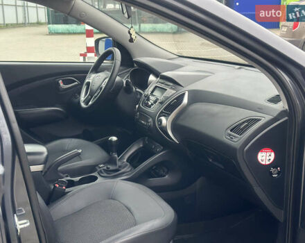 Серый Хендай их35, объемом двигателя 2 л и пробегом 170 тыс. км за 11700 $, фото 25 на Automoto.ua