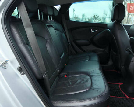 Серый Хендай их35, объемом двигателя 2 л и пробегом 174 тыс. км за 13990 $, фото 12 на Automoto.ua