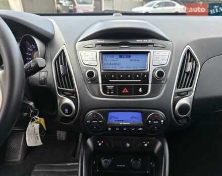 Серый Хендай их35, объемом двигателя 1.7 л и пробегом 186 тыс. км за 11700 $, фото 33 на Automoto.ua