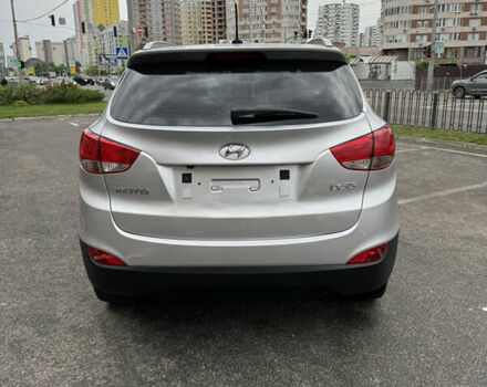Серый Хендай их35, объемом двигателя 2 л и пробегом 204 тыс. км за 11500 $, фото 3 на Automoto.ua