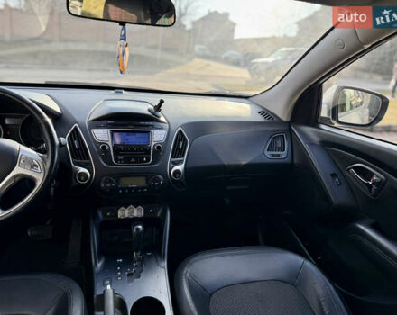 Серый Хендай их35, объемом двигателя 2 л и пробегом 210 тыс. км за 12700 $, фото 13 на Automoto.ua