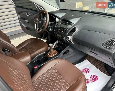 Сірий Хендай іх35, об'ємом двигуна 2 л та пробігом 176 тис. км за 11500 $, фото 14 на Automoto.ua