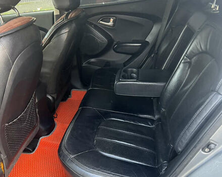 Серый Хендай их35, объемом двигателя 2 л и пробегом 156 тыс. км за 9999 $, фото 23 на Automoto.ua