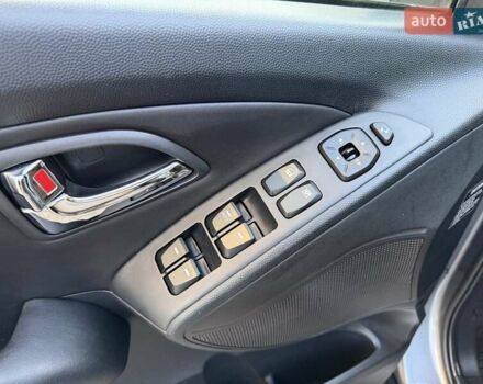 Серый Хендай их35, объемом двигателя 2 л и пробегом 175 тыс. км за 12300 $, фото 21 на Automoto.ua