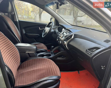 Серый Хендай их35, объемом двигателя 2 л и пробегом 156 тыс. км за 9999 $, фото 21 на Automoto.ua