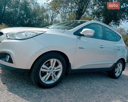 Сірий Хендай іх35, об'ємом двигуна 1.7 л та пробігом 208 тис. км за 11400 $, фото 2 на Automoto.ua