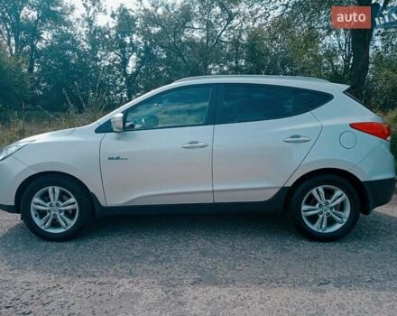 Сірий Хендай іх35, об'ємом двигуна 1.7 л та пробігом 208 тис. км за 11400 $, фото 3 на Automoto.ua