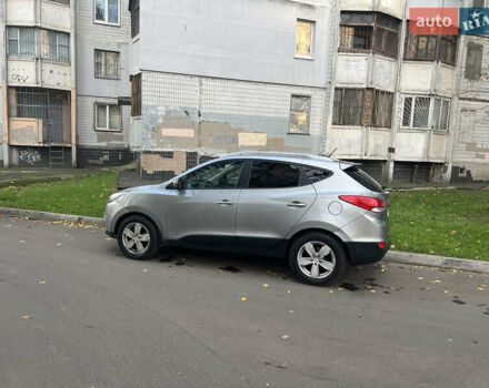 Серый Хендай их35, объемом двигателя 2 л и пробегом 156 тыс. км за 9800 $, фото 5 на Automoto.ua