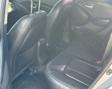 Серый Хендай их35, объемом двигателя 2 л и пробегом 192 тыс. км за 11499 $, фото 6 на Automoto.ua