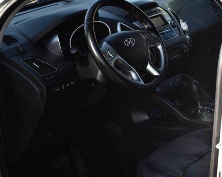 Серый Хендай их35, объемом двигателя 2 л и пробегом 201 тыс. км за 12900 $, фото 13 на Automoto.ua