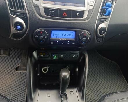 Сірий Хендай іх35, об'ємом двигуна 2 л та пробігом 240 тис. км за 11900 $, фото 3 на Automoto.ua