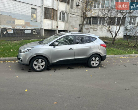 Серый Хендай их35, объемом двигателя 2 л и пробегом 156 тыс. км за 9800 $, фото 9 на Automoto.ua